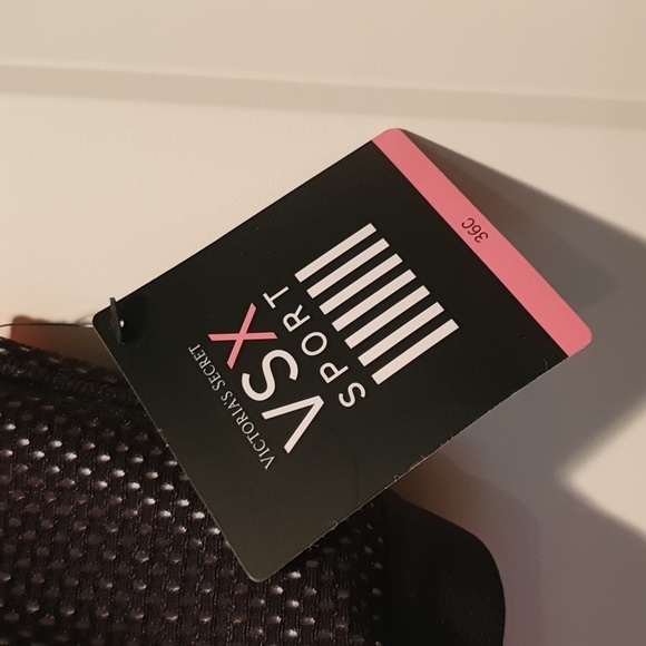 VS Knockout Front-Close Sport Bra - Picture 2 of 6